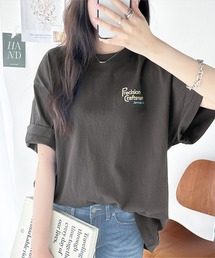 大人の上級カジュアル。綿100%ワンポイント刺繍ロゴTシャツ