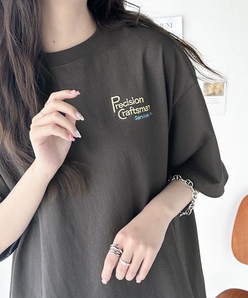 classicalelf(クラシカルエルフ)の「大人の上級カジュアル。綿100%ワンポイント刺繍ロゴTシャツ(Tシャツ/カットソー・レディース・アイボリー/その他/ホワイト/チャコールグレー・X-LARGE/SMALL/MEDIUM/LARGE)」の5枚目の写真