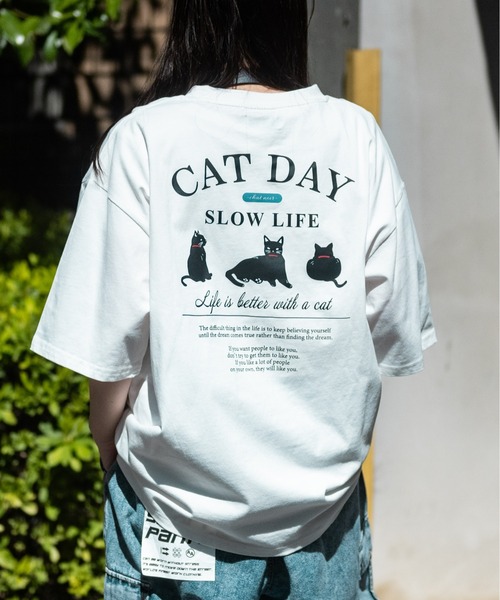 JOHN'S CLOSET(ジョンズクローゼット)の「【a】CAT&DOG プリント BIG Tシャツ(Tシャツ/カットソー・メンズ・ライトグレー系1/ブルー系2/ブラック系2/ホワイト系1/ホワイト系2/ブルー系1/ブラック系1/ライトグレー系2・MEDIUM/LARGE)」の3枚目の写真