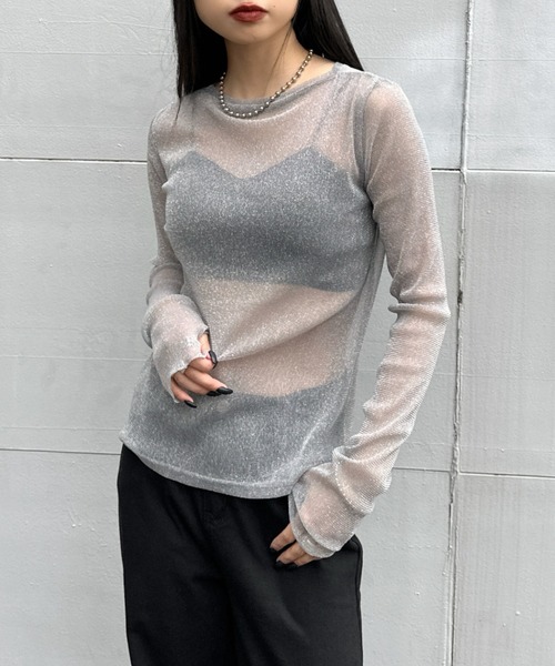 LVEU.(ラブユ.)の「【LVEU.】クルーネックラメシアートップス / トップス シアー シースルー ラメ クルーネック プルオーバー レイヤード ブラック グレー(Tシャツ/カットソー・レディース・ブラック/グレー・FREE)」の2枚目の写真
