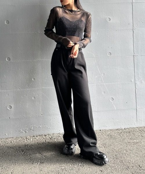 LVEU.(ラブユ.)の「【LVEU.】クルーネックラメシアートップス / トップス シアー シースルー ラメ クルーネック プルオーバー レイヤード ブラック グレー(Tシャツ/カットソー・レディース・ブラック/グレー・FREE)」の3枚目の写真