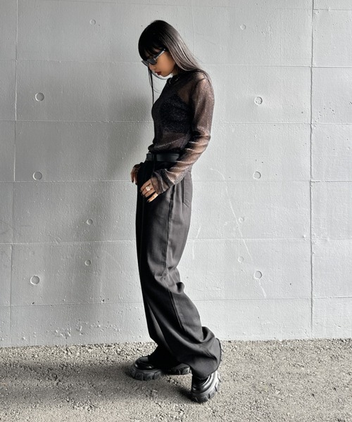 LVEU.(ラブユ.)の「【LVEU.】クルーネックラメシアートップス / トップス シアー シースルー ラメ クルーネック プルオーバー レイヤード ブラック グレー(Tシャツ/カットソー・レディース・ブラック/グレー・FREE)」の4枚目の写真