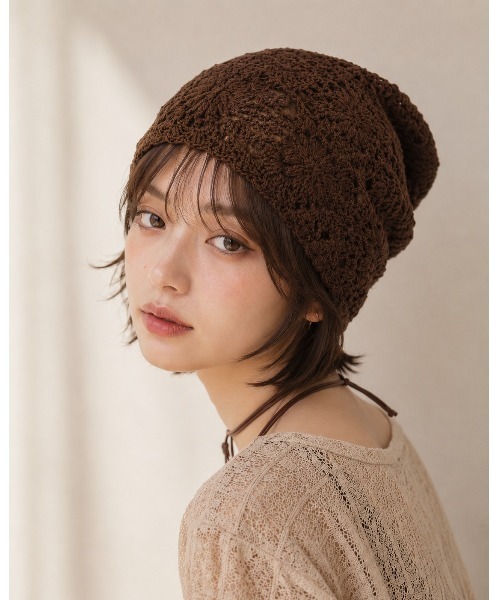 HIKA(ヒカ)の「【HIKA】カギ編みワッチCAP(ニットキャップ/ビーニー・レディース・ホワイト/ブルー/ピンク/バーガンディー/ブラック/カーキ/グレー/サックスブルー/ブラウン/イエロー・FREE)」の5枚目の写真