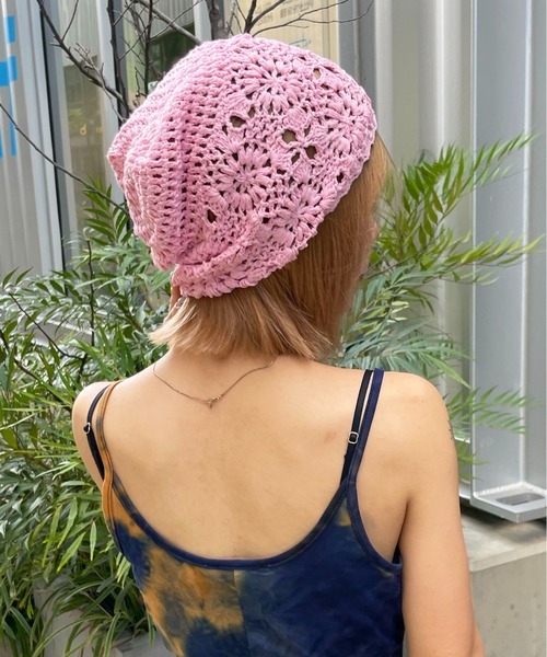 HIKA(ヒカ)の「【HIKA】カギ編みワッチCAP(ニットキャップ/ビーニー・レディース・ホワイト/ブルー/ピンク/バーガンディー/ブラック/カーキ/グレー/サックスブルー/ブラウン/イエロー・FREE)」の15枚目の写真