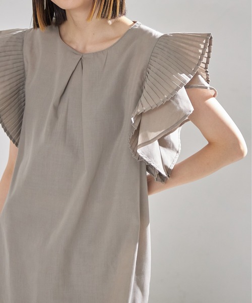 each（イーチ）の「プリーツスリーブタックプラウス（シャツ/ブラウス・レディース・ホワイト/グレー/ブルー/ピンク/グリーン/オレンジ/ブラック/カーキ/ライトベージュ/ネイビー/モカ/ライトパープル/ライトグリーン/ライトブルー/ライトイエロー・FREE）」の6枚目の写真