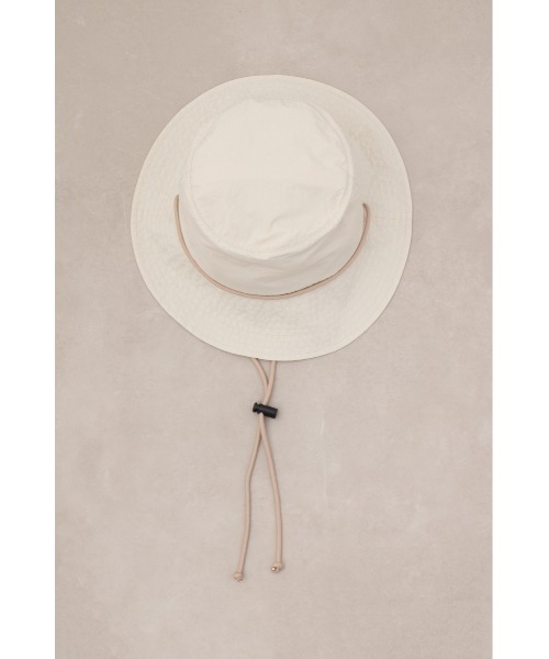 AZUL by moussy(アズールバイマウジー)の「ウォーターリペレントポケッタブルサファリハット(キャップ・レディース・ライトカーキ/ブラック/アイボリー・FREE)」の8枚目の写真