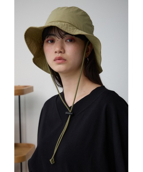 AZUL by moussy(アズールバイマウジー)の「ウォーターリペレントポケッタブルサファリハット(キャップ・レディース・ライトカーキ/ブラック/アイボリー・FREE)」の18枚目の写真