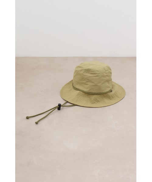 AZUL by moussy(アズールバイマウジー)の「ウォーターリペレントポケッタブルサファリハット(キャップ・レディース・ライトカーキ/ブラック/アイボリー・FREE)」の20枚目の写真