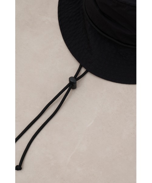 AZUL by moussy(アズールバイマウジー)の「ウォーターリペレントポケッタブルサファリハット(キャップ・レディース・ライトカーキ/ブラック/アイボリー・FREE)」の16枚目の写真