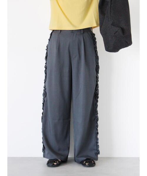 ehka sopo（エヘカソポ）の「サイドフリルパンツ（その他パンツ・レディース・ベージュ/チャコールグレー/ブラック・F）」の2枚目の写真