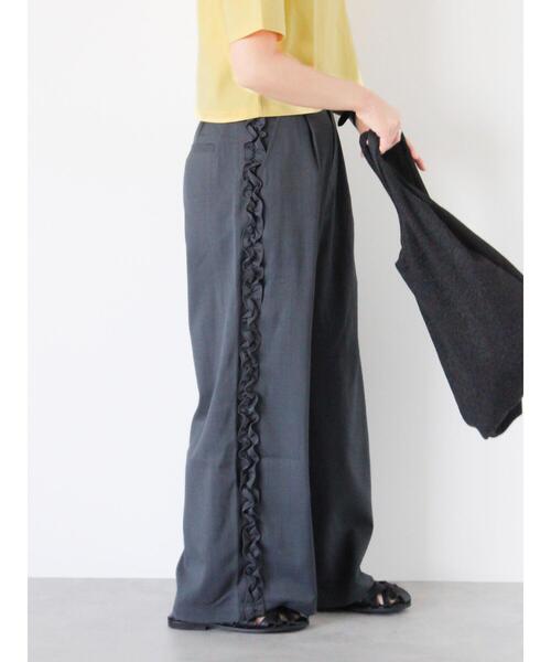 ehka sopo（エヘカソポ）の「サイドフリルパンツ（その他パンツ・レディース・ベージュ/チャコールグレー/ブラック・F）」の15枚目の写真
