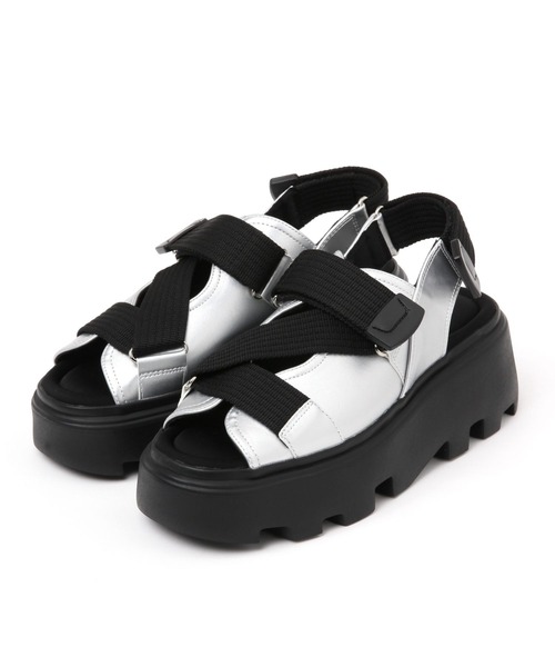 niko and...（ニコアンド）の「オリジナル斜めベルト厚底サンダル（サンダル・レディース・ブラック/グレー・MEDIUM/LARGE）」の16枚目の写真