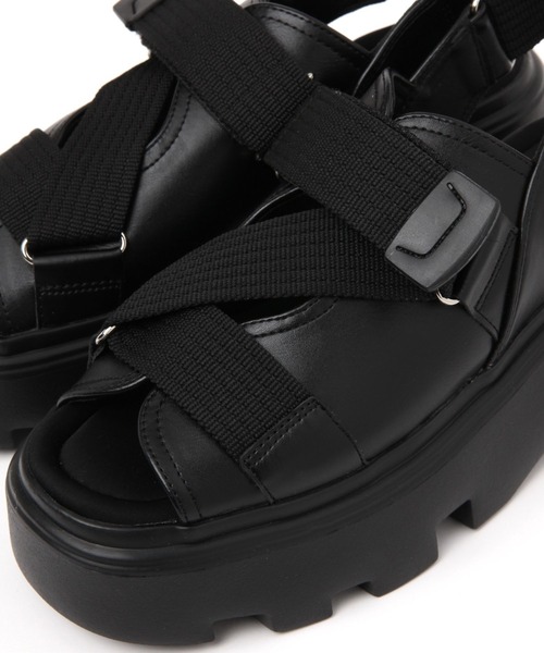 niko and...（ニコアンド）の「オリジナル斜めベルト厚底サンダル（サンダル・レディース・ブラック/グレー・MEDIUM/LARGE）」の10枚目の写真