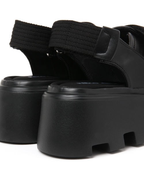niko and...（ニコアンド）の「オリジナル斜めベルト厚底サンダル（サンダル・レディース・ブラック/グレー・MEDIUM/LARGE）」の9枚目の写真