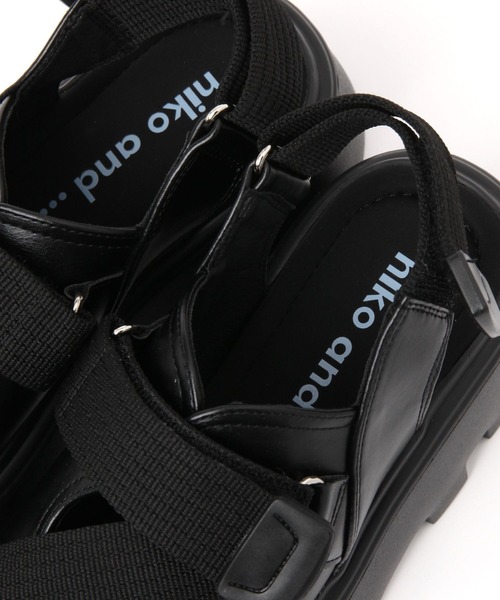 niko and...（ニコアンド）の「オリジナル斜めベルト厚底サンダル（サンダル・レディース・ブラック/グレー・MEDIUM/LARGE）」の8枚目の写真