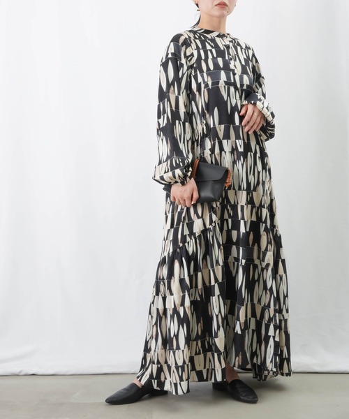 LUCA/LADY LUCK LUCA（ルカ/レディラックルカ）の「LC/LLL サイドティアードプリントワンピース / 総柄プリントマキシワンピース（ワンピース・レディース・ブラック/ブラウン・FREE）」の3枚目の写真