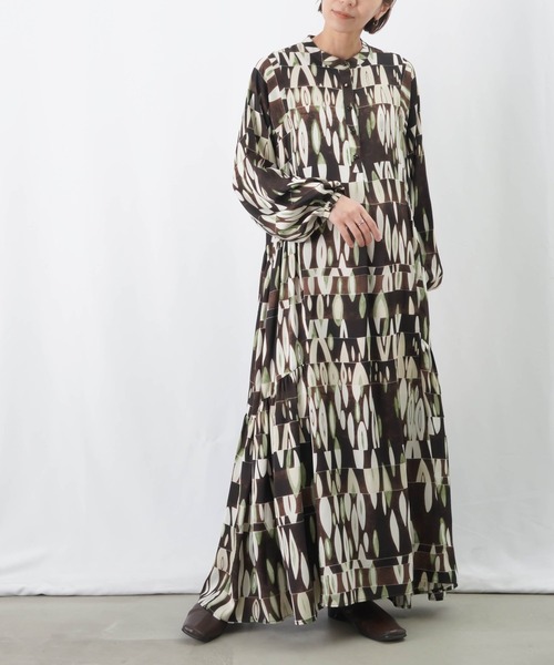 LUCA/LADY LUCK LUCA（ルカ/レディラックルカ）の「LC/LLL サイドティアードプリントワンピース / 総柄プリントマキシワンピース（ワンピース・レディース・ブラック/ブラウン・FREE）」の17枚目の写真