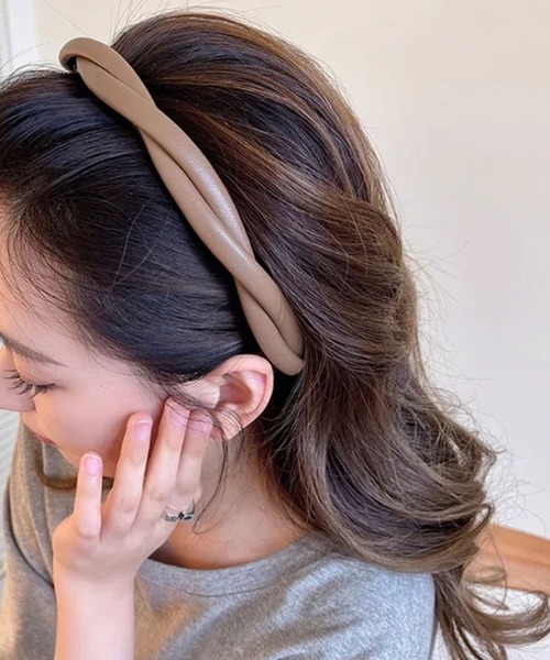 ammy.（エイミードット）の「【 ammy. / エイミードット 】 ツイスト カチューシャ（カチューシャ・レディース・ブラウン/アイボリー/ブラック・FREE）」の6枚目の写真