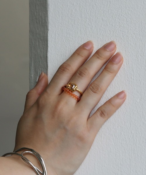 colleca la（コレカラ）の「[stainless]スクエアストーン ステンレス×クリア素材のセットリング〈金属アレルギー対応〉（リング・レディース・ブラウン系/クリア・ONE SIZE）」の2枚目の写真