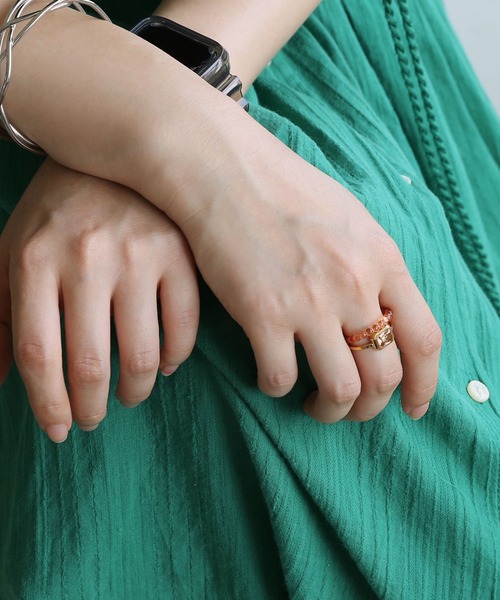 colleca la（コレカラ）の「[stainless]スクエアストーン ステンレス×クリア素材のセットリング〈金属アレルギー対応〉（リング・レディース・ブラウン系/クリア・ONE SIZE）」の3枚目の写真