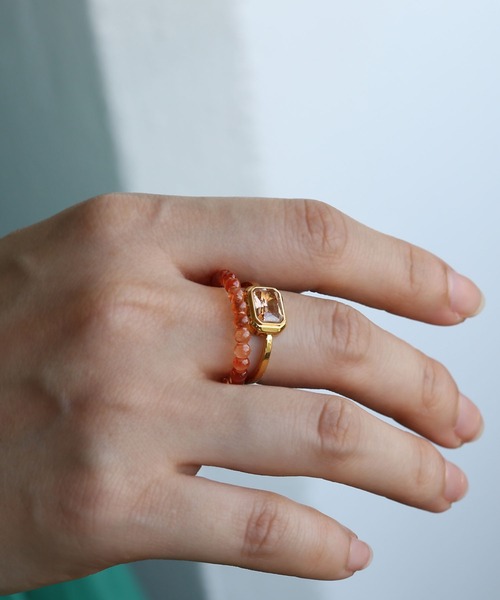 colleca la（コレカラ）の「[stainless]スクエアストーン ステンレス×クリア素材のセットリング〈金属アレルギー対応〉（リング・レディース・ブラウン系/クリア・ONE SIZE）」の4枚目の写真