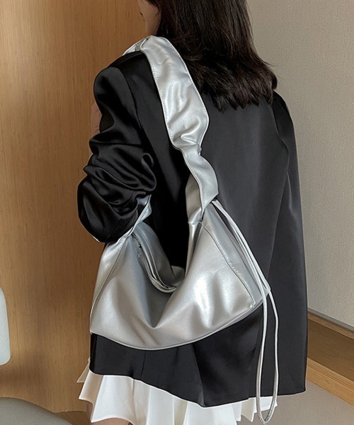 Miniministore（ミニミニストア）の「ギャザーショルダーバッグ ドロストバッグ（ショルダーバッグ・レディース・シルバー/ブラック/アイボリー/ピンク・FREE）」の4枚目の写真