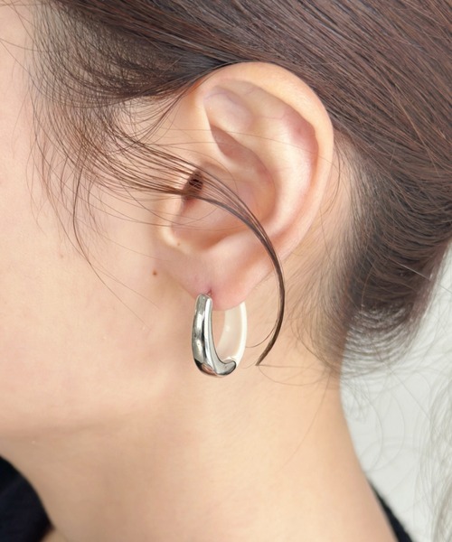 sowang(ソワン)の「バイカラーフープピアス-bicolor hoop pierce-(ピアス(両耳用)・レディース・ゴールド/シルバー・FREE)」の6枚目の写真