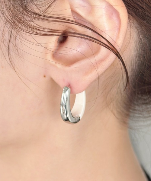 sowang(ソワン)の「バイカラーフープピアス-bicolor hoop pierce-(ピアス(両耳用)・レディース・ゴールド/シルバー・FREE)」の11枚目の写真