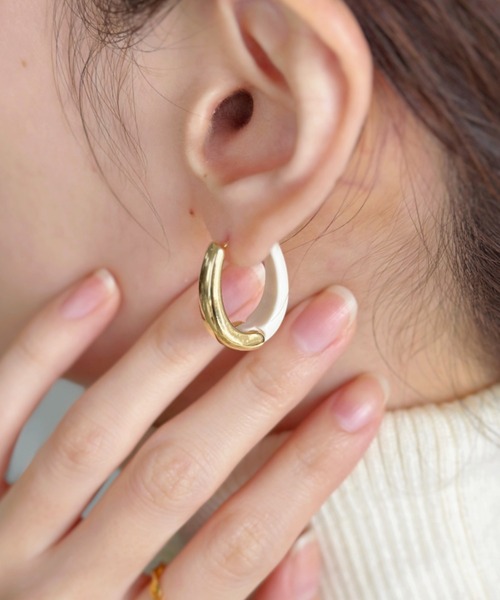 sowang(ソワン)の「バイカラーフープピアス-bicolor hoop pierce-(ピアス(両耳用)・レディース・ゴールド/シルバー・FREE)」の16枚目の写真