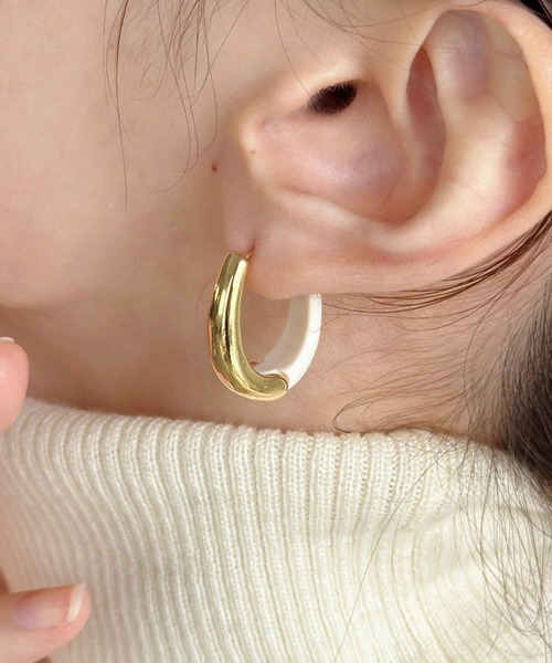 sowang(ソワン)の「バイカラーフープピアス-bicolor hoop pierce-(ピアス(両耳用)・レディース・ゴールド/シルバー・FREE)」の12枚目の写真