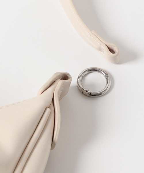 URBAN RESEARCH ROSSO WOMEN（アーバンリサーチ　ロッソ）の「ベルトデザインハンドバッグ（ハンドバッグ・レディース・ブラック/ベージュ・-）」の7枚目の写真