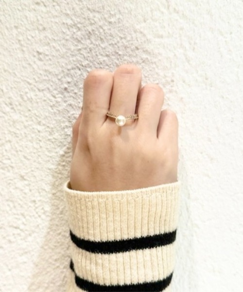 ciite'（シーテ）の「one pearl V ring（リング・レディース・ゴールド/シルバー・FREE）」の5枚目の写真