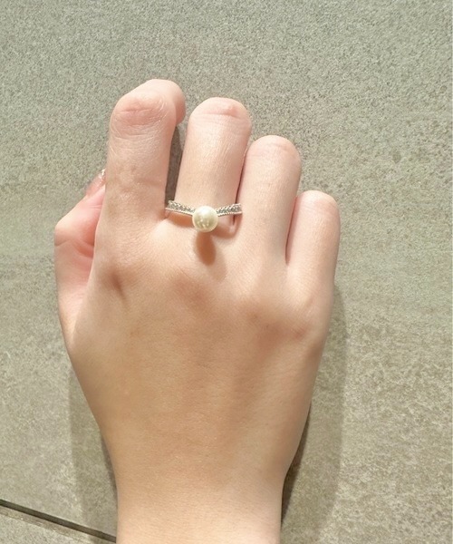 ciite'（シーテ）の「one pearl V ring（リング・レディース・ゴールド/シルバー・FREE）」の6枚目の写真