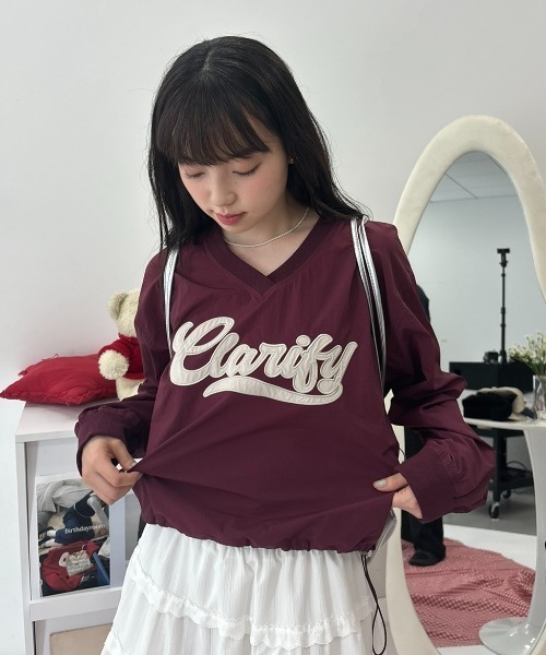 Birthday room(バースデイルーム)の「Vネックナイロンロゴ刺繍ドロストプルオーバー / v neck nylon logo stitch drawstring pullover(ブルゾン・レディース・バーガンディー/ブラック・FREE)」の2枚目の写真