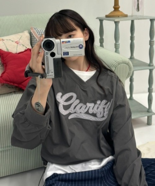 Birthday room(バースデイルーム)の「Vネックナイロンロゴ刺繍ドロストプルオーバー / v neck nylon logo stitch drawstring pullover(ブルゾン・レディース・バーガンディー/ブラック・FREE)」の4枚目の写真