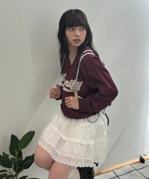Birthday room(バースデイルーム)の「Vネックナイロンロゴ刺繍ドロストプルオーバー / v neck nylon logo stitch drawstring pullover(ブルゾン・レディース・バーガンディー/ブラック・FREE)」の15枚目の写真
