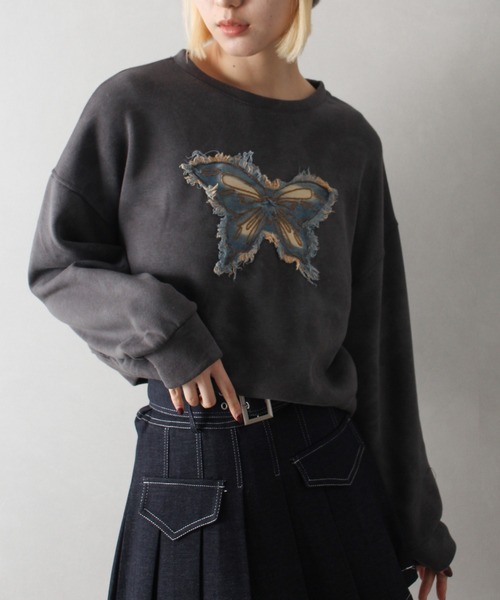SpRay（スプレイ）の「裏起毛バタフライデニムトップス（スウェット・レディース・チャコールグレー/オフホワイト/ブラウン・FREE）」の12枚目の写真