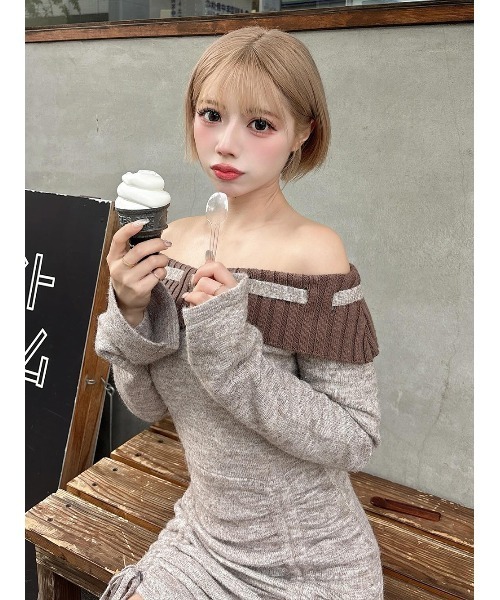 オフショルステッチニットミニワンピース（ワンピース）｜Darich