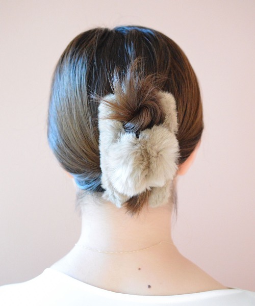 eY】スノー ラビット ファー ヘアクリップ（バレッタ/ヘアクリップ