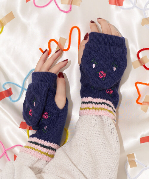 CIAOPANIC（チャオパニック）の「【Me＋Me/ミープラスミー】お花刺繍ミトン（手袋・レディース・オレンジ/ネイビー・ONE SIZE）」の3枚目の写真