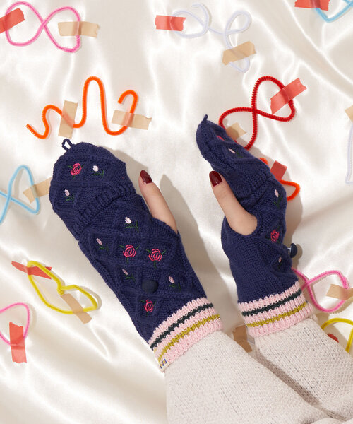CIAOPANIC（チャオパニック）の「【Me＋Me/ミープラスミー】お花刺繍ミトン（手袋・レディース・オレンジ/ネイビー・ONE SIZE）」の7枚目の写真