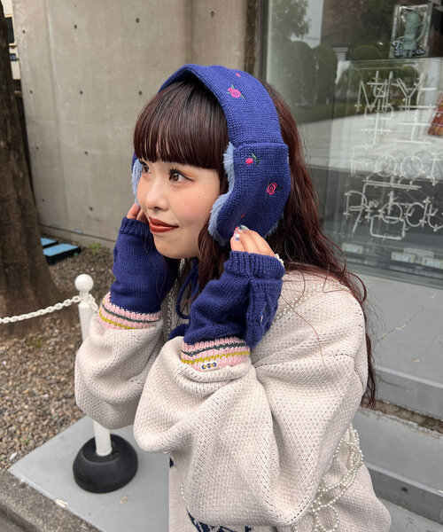 CIAOPANIC（チャオパニック）の「【Me＋Me/ミープラスミー】お花刺繍ミトン（手袋・レディース・オレンジ/ネイビー・ONE SIZE）」の15枚目の写真