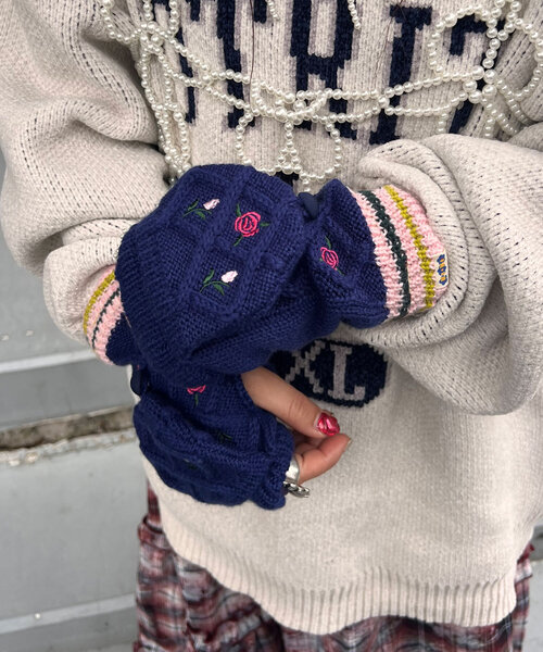 CIAOPANIC（チャオパニック）の「【Me＋Me/ミープラスミー】お花刺繍ミトン（手袋・レディース・オレンジ/ネイビー・ONE SIZE）」の9枚目の写真