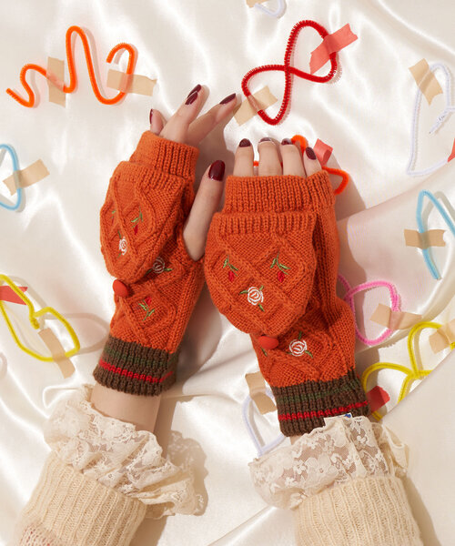 CIAOPANIC（チャオパニック）の「【Me＋Me/ミープラスミー】お花刺繍ミトン（手袋・レディース・オレンジ/ネイビー・ONE SIZE）」の12枚目の写真