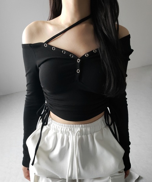 me+em select(ミームセレクト)の「【 2WAY / 裏起毛 】ナナメストラップスナップボタンシャーリングリボントップス / naname strap snap button shirring ribbon tops(Tシャツ/カットソー・レディース・ホワイト/ブラック・FREE)」の10枚目の写真