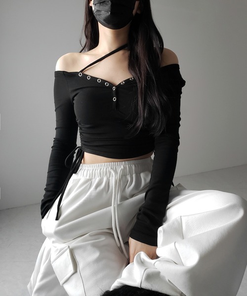 me+em select(ミームセレクト)の「【 2WAY / 裏起毛 】ナナメストラップスナップボタンシャーリングリボントップス / naname strap snap button shirring ribbon tops(Tシャツ/カットソー・レディース・ホワイト/ブラック・FREE)」の13枚目の写真