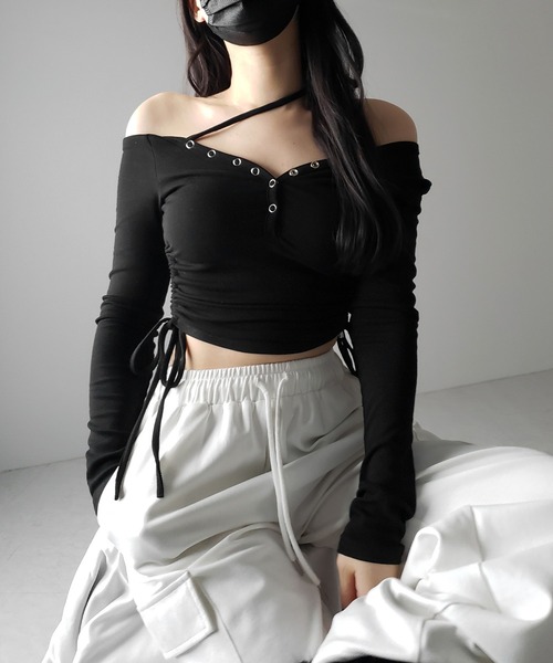 me+em select(ミームセレクト)の「【 2WAY / 裏起毛 】ナナメストラップスナップボタンシャーリングリボントップス / naname strap snap button shirring ribbon tops(Tシャツ/カットソー・レディース・ホワイト/ブラック・FREE)」の14枚目の写真