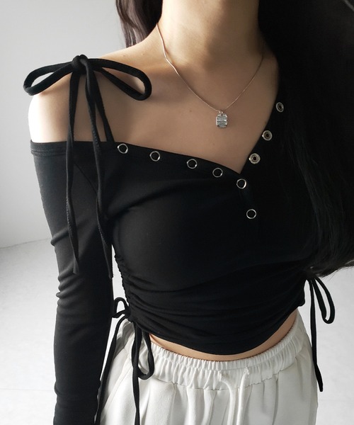 me+em select(ミームセレクト)の「【 2WAY / 裏起毛 】ナナメストラップスナップボタンシャーリングリボントップス / naname strap snap button shirring ribbon tops(Tシャツ/カットソー・レディース・ホワイト/ブラック・FREE)」の16枚目の写真