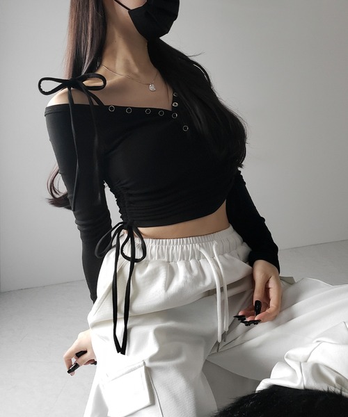 me+em select(ミームセレクト)の「【 2WAY / 裏起毛 】ナナメストラップスナップボタンシャーリングリボントップス / naname strap snap button shirring ribbon tops(Tシャツ/カットソー・レディース・ホワイト/ブラック・FREE)」の20枚目の写真