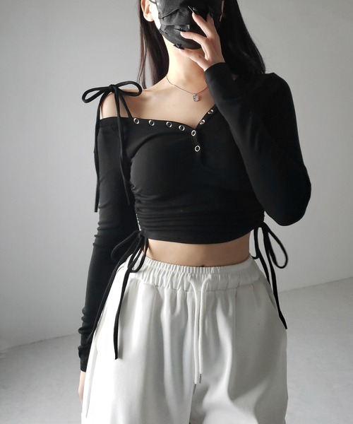 me+em select(ミームセレクト)の「【 2WAY / 裏起毛 】ナナメストラップスナップボタンシャーリングリボントップス / naname strap snap button shirring ribbon tops(Tシャツ/カットソー・レディース・ホワイト/ブラック・FREE)」の21枚目の写真